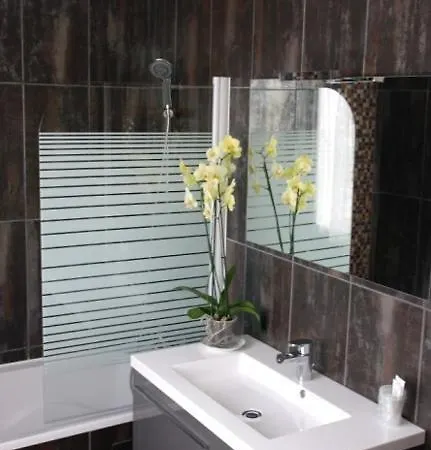 Chambres D'hotes La Des Fleurs Bed & Breakfast