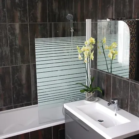 Chambres D'hotes La Des Fleurs Bed & Breakfast